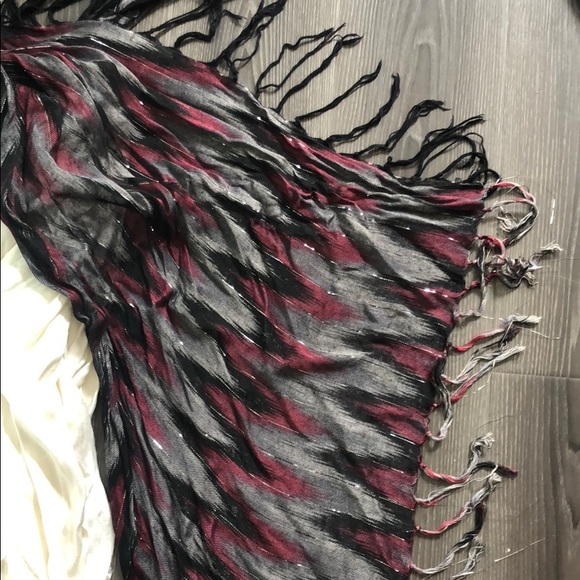 Bundle of 5 cream and leopard print scarves - Picture 4 of 9